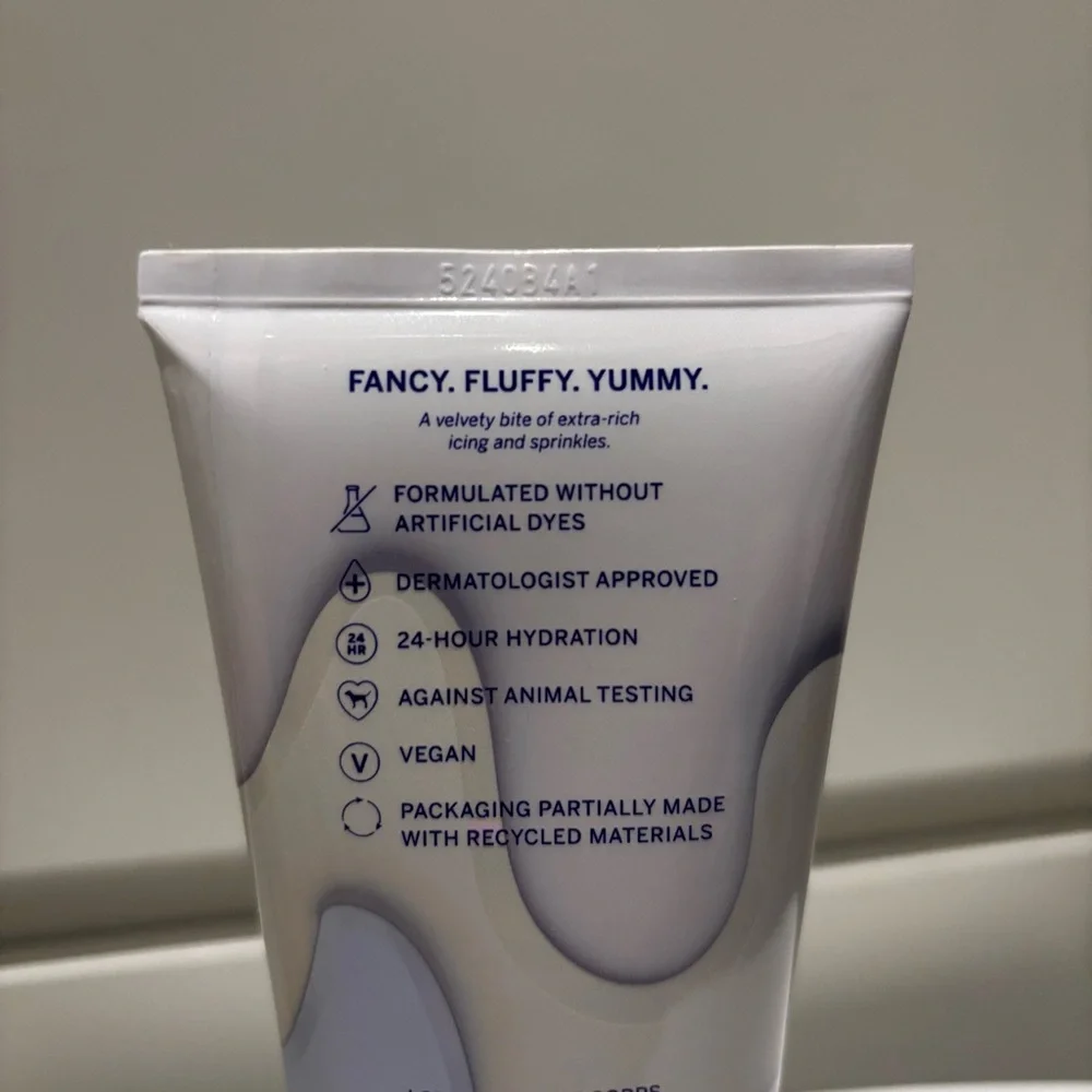 VS PINK Cool & Bright Creme Body Lotion